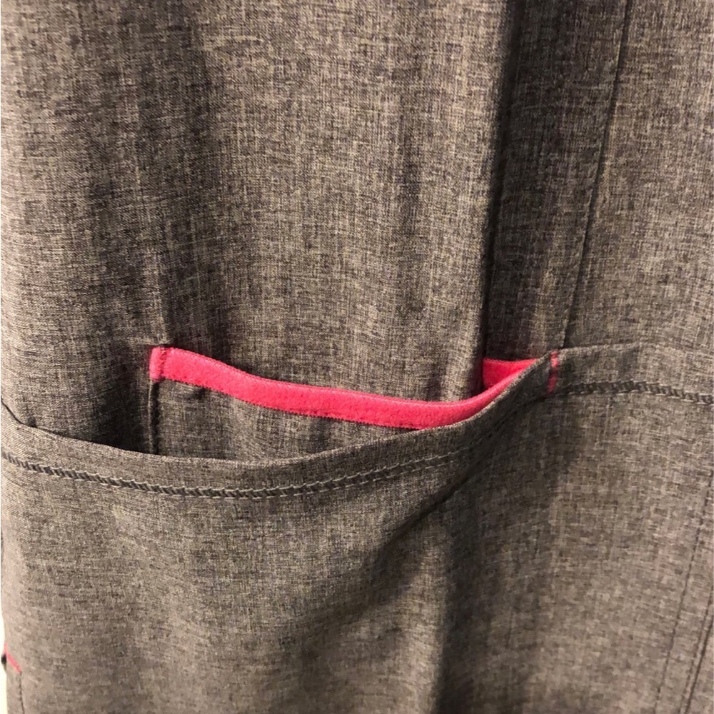 Cherokee Infinity Scrub top - Picture 4 of 11